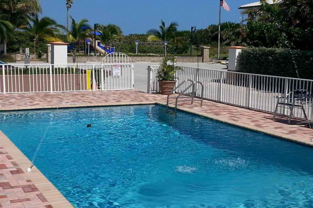 Seaspray Inn Beach Resort Palm Beach Shores Exterior foto