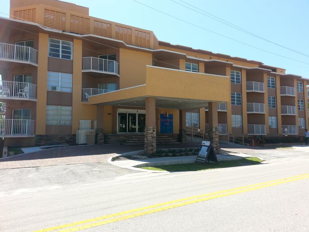 Seaspray Inn Beach Resort Palm Beach Shores Exterior foto