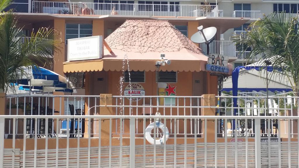 Seaspray Inn Beach Resort Palm Beach Shores Exterior foto
