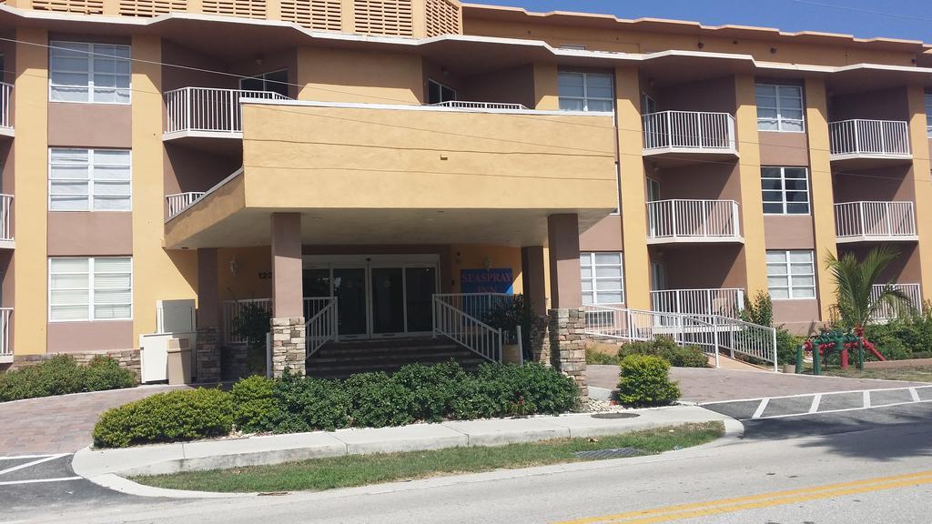 Seaspray Inn Beach Resort Palm Beach Shores Exterior foto